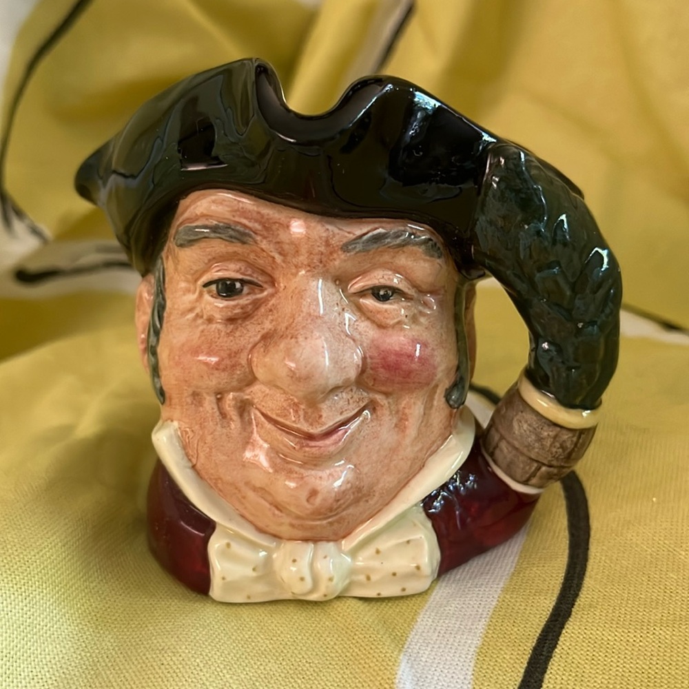 Royal Doulton Toby mug “Mine Host”